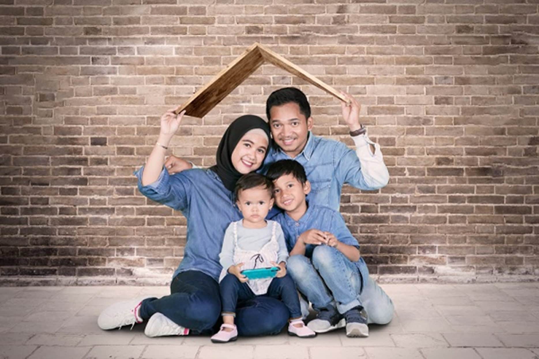Illustration of being protected by sharia insurance