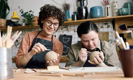 Consumers making a product by themselves. Image by Kreafolk